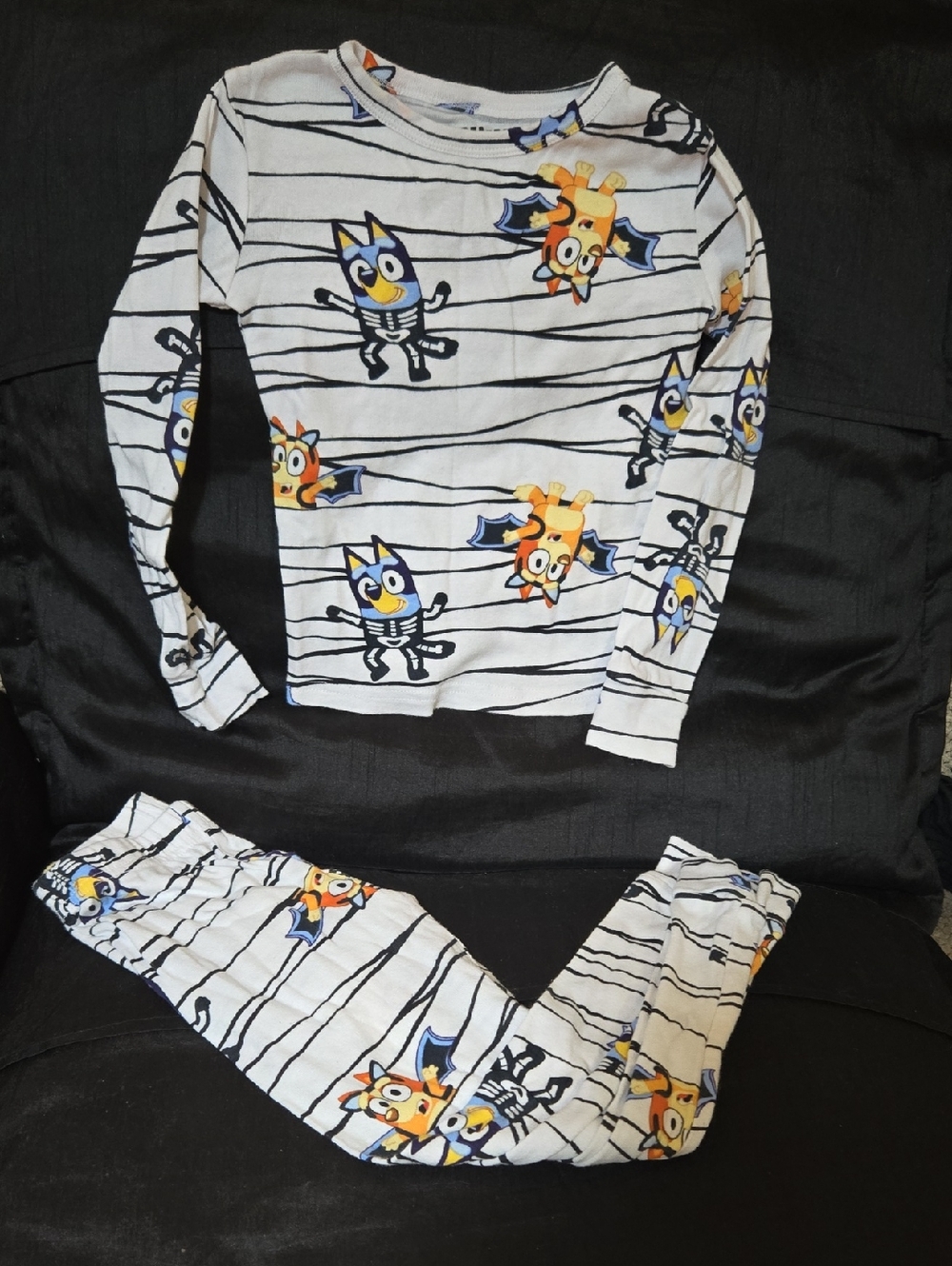 Kids White Stripe Pajama Set with Blue and Yellow Character Print Sz 6 Pre Owned